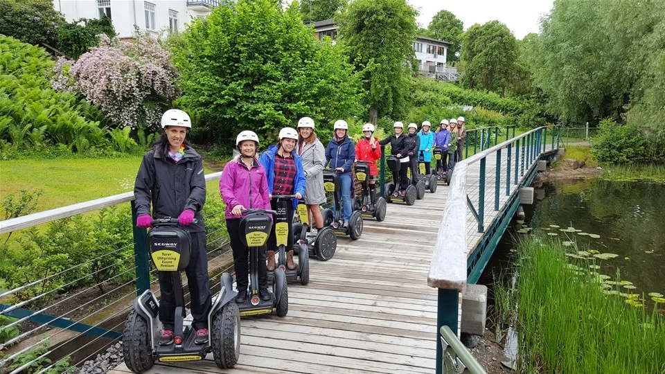Det går snabbt att lära sig köra segway. Efter bara två till tre minuter kan du gasa, bromsa och styra.