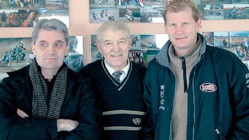 Tre förare som betytt mycket för Målilla MK möttes i helgen när klubben jubilerade. Fr v Tommy Johansson, Rune Sörmander och Anders Kling.