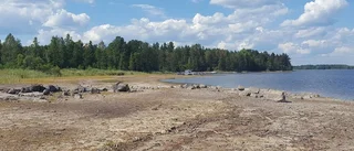 "Ett gäng kostymer ödelägger vår sjö mitt framför våra ögon"