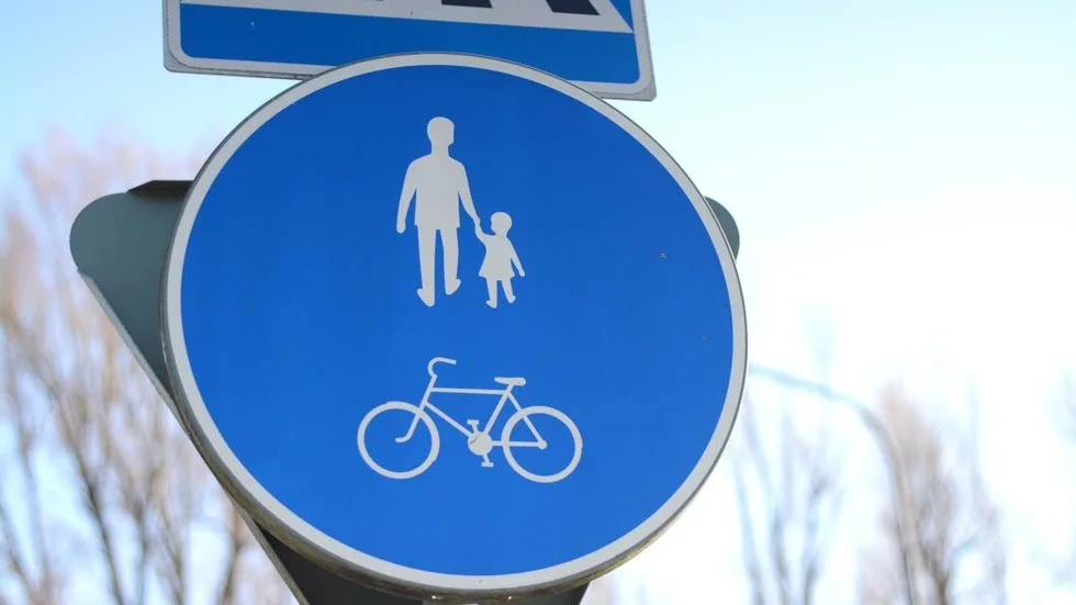 Enebygatan i Kisa är inte aktuell för en ny gång- och cykelväg. Det meddelar kommunstyrelsen.