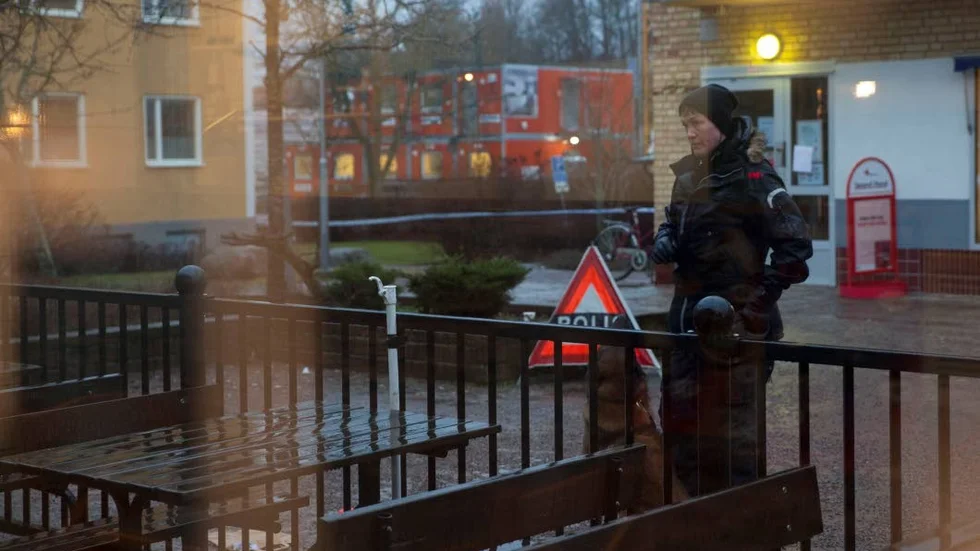 På måndagseftermiddagen blev en man i 35-årsåldern skjuten i Berga centrum.
