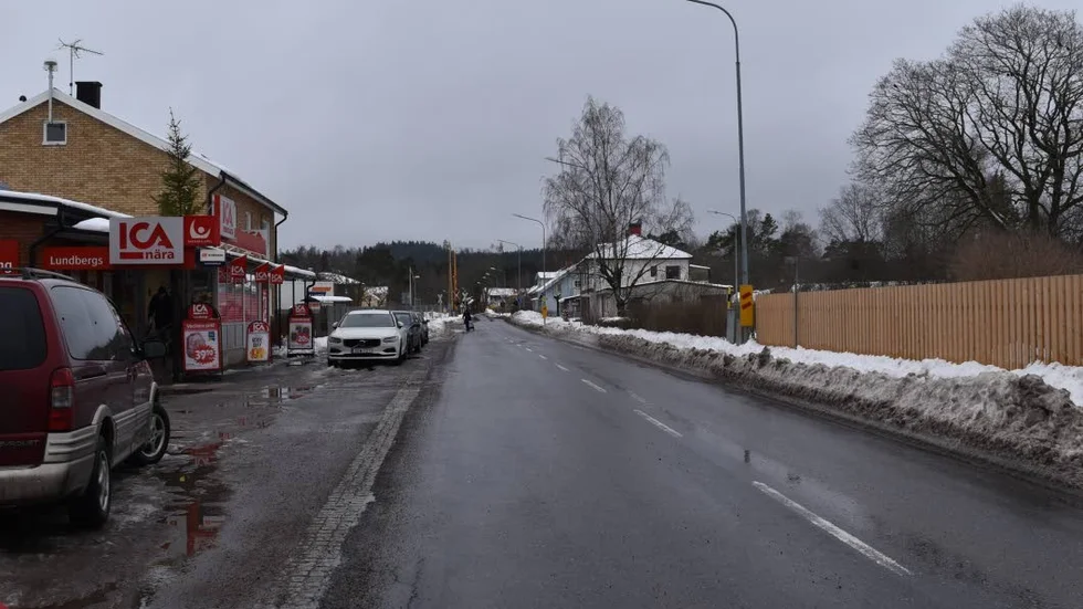 Husfabriken har stor betydelse för bygden, inte minst Ica-butiken intill.
