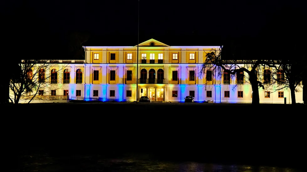 "Det känns bra", säger fotografen Rolf Kolmodin om kommunens beslut att belysa Säfstaholms slott med Ukrainas färger. 