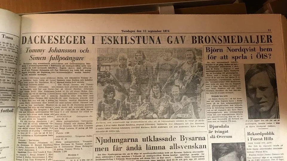 Ur Vimmerby TIdning den 12 september 1974. Dackarna snuvade Smederna på guld.