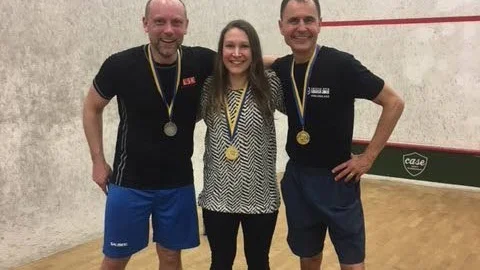 Medaljörer. Linköpingstrion Daniel Kullgard, Emma Stener och Fredrik Johnson tog alla medaljer på veteran-SM.