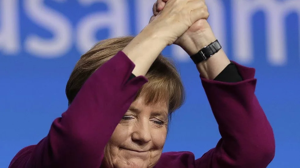 Angela Merkel. Sitter kvar som förbundskansler, men till ett högt pris.