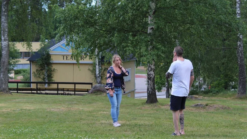 Här stegar de upp utrymme för roligheterna, Ida Lyckbåge och Micko Johansson.
