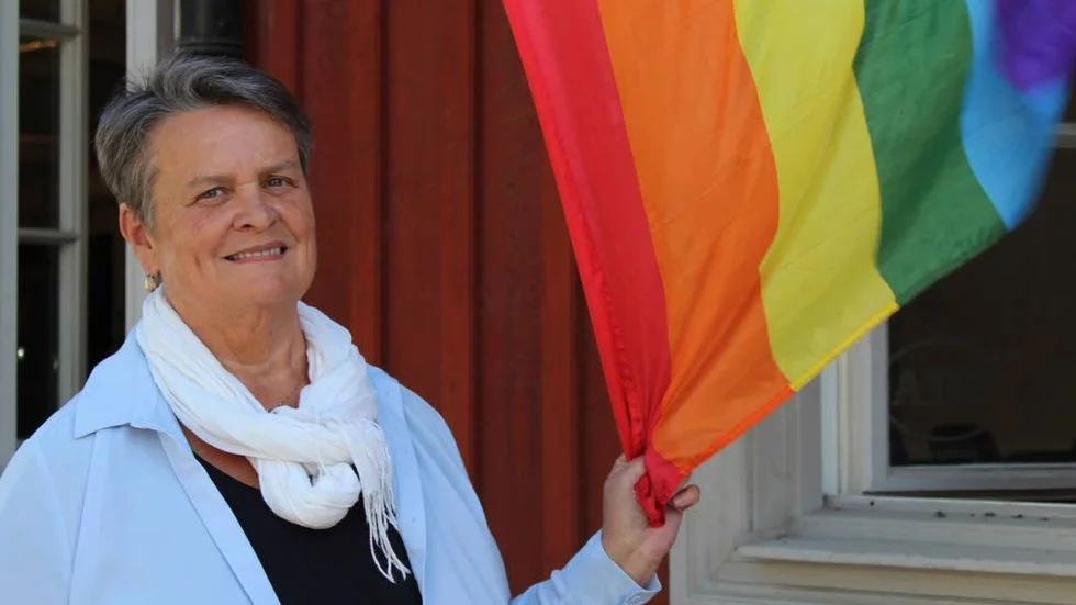 Prideflaggan är symbol som Madelaine Vilgren står nära. Hon är förbundssekreterare i HBT Socialdemokrater.