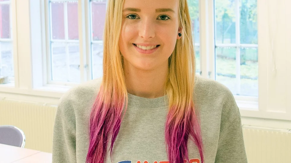 Maja Cederborg vill lära sig köra grävskopa. Foto: Roger M Carlsson
