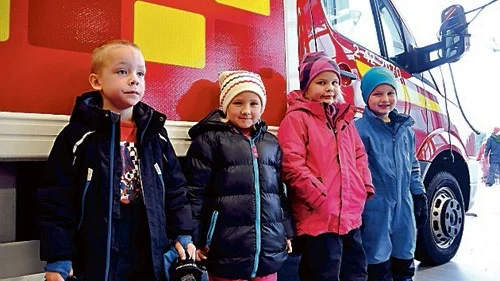 Ceasar, Enja, Tyra och Ludvig tänker aldrig lämna de levande ljusen obevakade. Och flytvästen, den är på när det behövs.