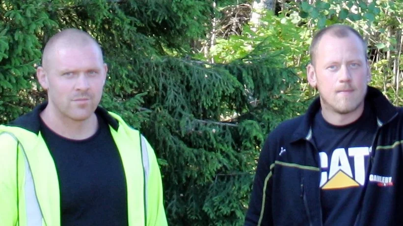 Fredrik Svensson och John Zeylon är delägare i Gamleby Mark & Bygg. Företagets inriktning är fibergrävning, markarbeten och att bygga industrihallar. Foto: privat