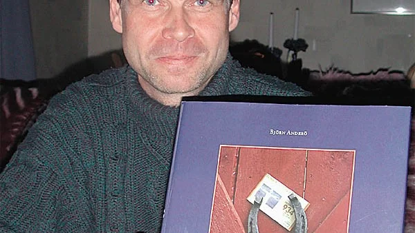 "The winner takes it all?" Nej, Janne Ahlsin kommer att dela sin vinst på 1,8 miljoner med resten av familjen i Kisa.