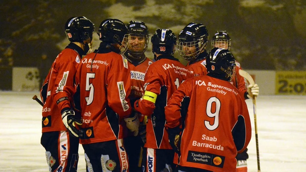Tjust är på gång - och det ordentligt. Nu har de tre raka matcher utan förlust och tränaren Thomas Fransson tror på en fortsatt lyckad säsong. Foto: Mikael Kindman