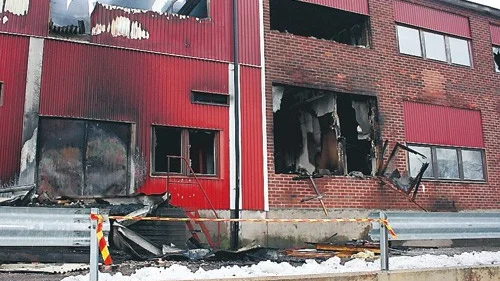 Eldhärjat. Stora delar av lokalerna är förstörda efter branden natten till tisdagen. Men vissa lokaler har klarat sig så pass bra att verksamheterna snart kan vara igång igen.