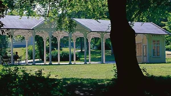 Smakar det så kostar det.Dyr faktura från Lundsbrunn, en idyllisk anläggning i klassisk brunnsmiljö.