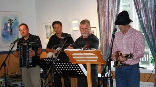 Anders Nilsson, Stefan Appelqvist, Ola Lager och Staffan Larsson var fyra av de sex musiker som medverkade under Bellö Visafton. Foto: Rebecca Carlsson