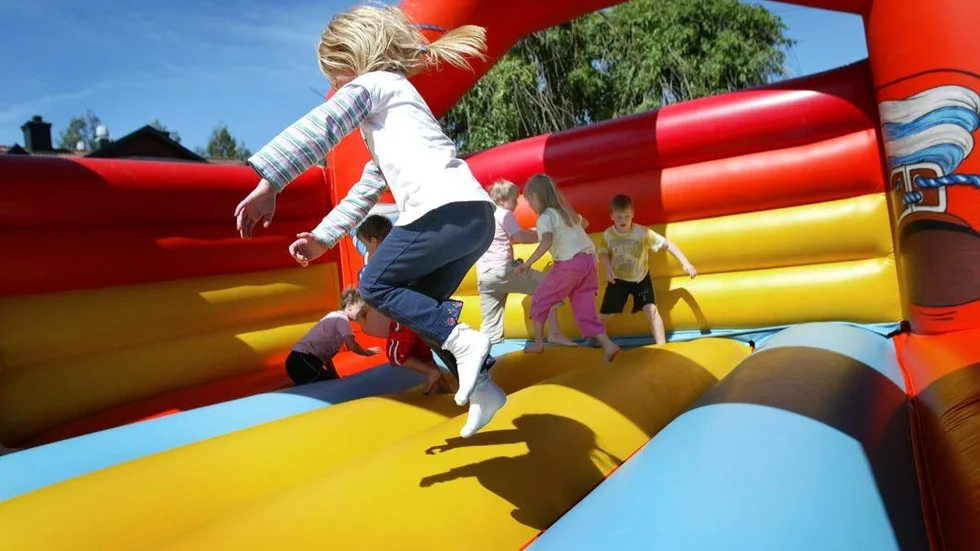 En hoppborg ska locka unga till kyrkans vårfest på Terra Nova.
