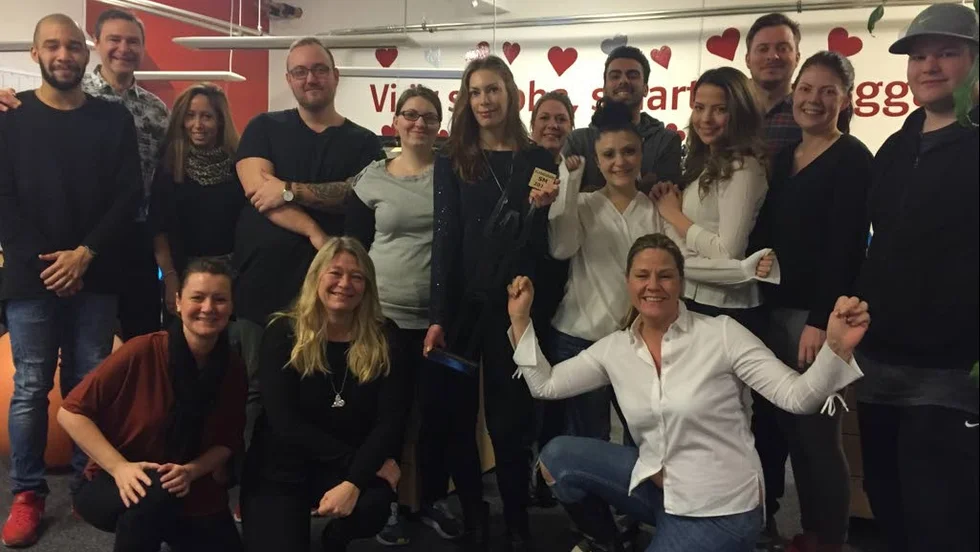 Glada vinnare. Ett gäng från Eons kundsupport har redan hunnit motta den stolta utmärkelsen som delades ut i Stockholm för en tid sedan.