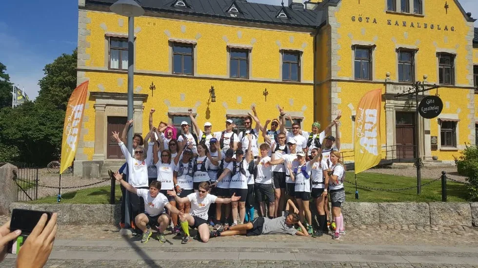 Ett glatt gäng som trotsar smärtan som kommer med maratonlopp dagar i sträck.