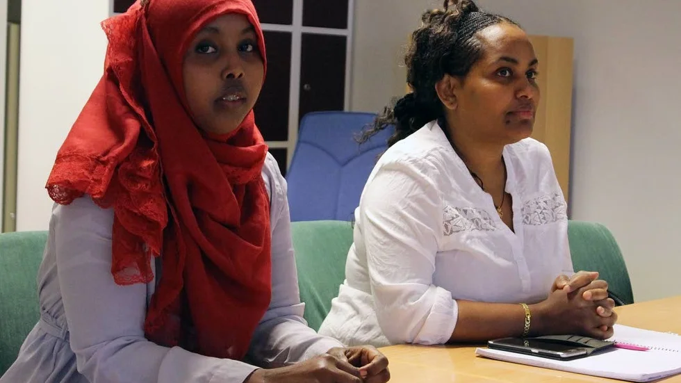 Kursdeltagare. Habiba Ismail och Senayt Misgun trivs bra i läromiljön.