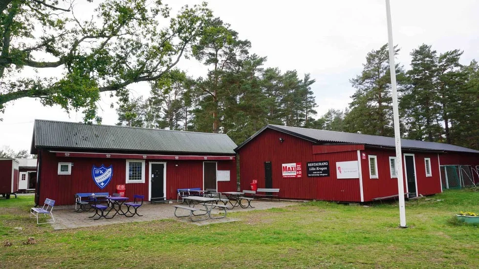 IFK:s byggnader står på kommunal mark. Idrottsföreningen vill att man renodlar ägandet av anläggningen  - det vill säga att kommunen köper byggnaderna och sedan hyr ut.
