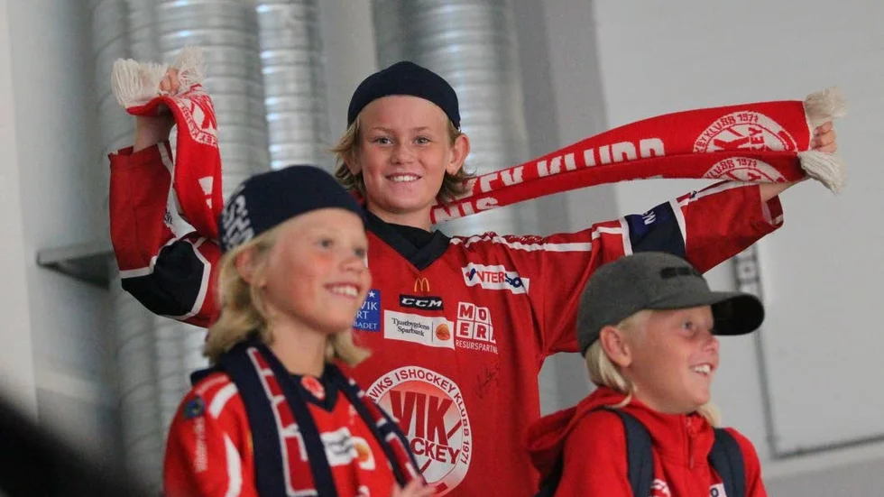 Det vara glada VIK-supportrar som vann läktarkampen i Oskarshamn.