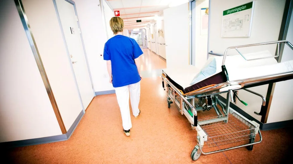 Det finns en rad indikationer på att vården i Region Östergötland har allvarliga problem, skriver läkaren Johan Thorén.