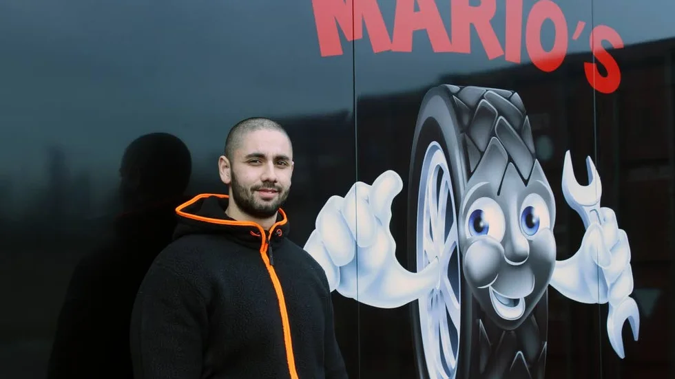 Nystartat. Marios Allbilmek öppnade portarna i måndags. För Peter Ibrahim som ska jobba i den nya verkstaden är det spännande tider.