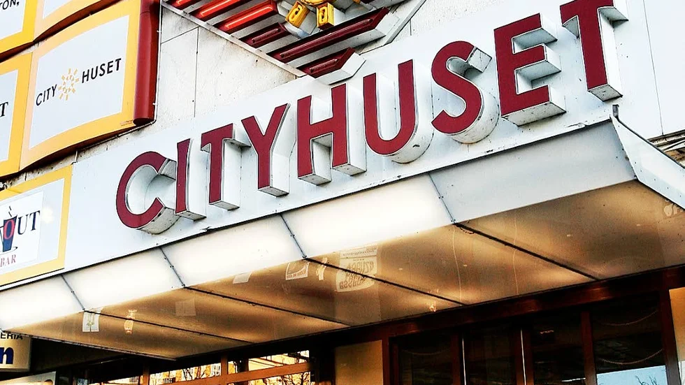 En väktare tror sig ha blivit utsatt för en fickstöld på Cityhuset.
