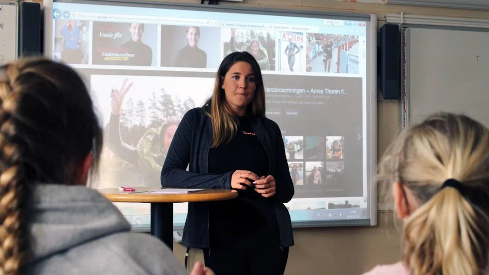Frågor. Det fick Annie Thorén en hel del från eleverna på Södra skolan.