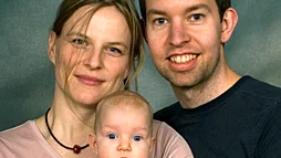 Elin Redin och Peter Norrby, Svartåvägen, Mjölby, fick den 18/11 -08 en dotter som heter Hanna. Vikt 3 500 g, längd 50 cm.