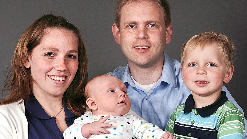 Klara och Nicklas Gustavsson, Jönköping, fick 11/3 sonen Emil. Vikt 4345 g, längd 51 cm. Klara kommer ursprungligen från Skänninge och Nicklas från Ödeshög. Foto: Johan Lejon/Jönköpings-Posten.
