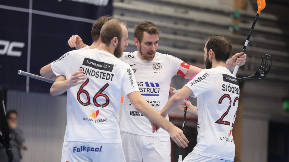 Storvreta jublar efter ett av målen i den fjärde semifinalen. 