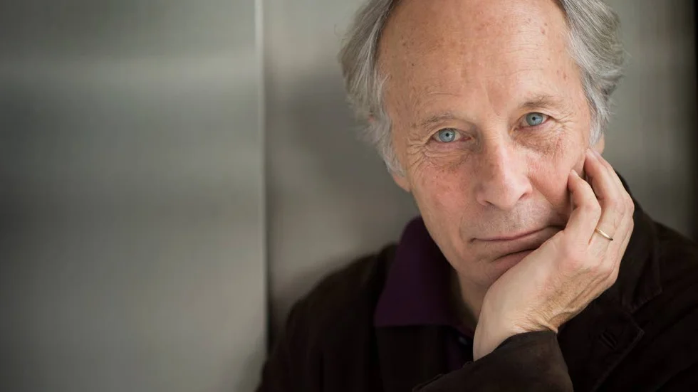 Richard Ford, född 1944, debuterade 1976 med "En bit av mitt hjärta", som nominerades till Hemingwaypriset för bästa debutroman.