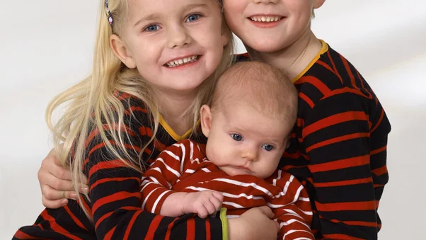 Lovisa och Morten Hansen, Motala, fick den 15/10 dottern Molly. Längd 53 cm, vikt 3 510 g. Syskonen heter Elliot, 6 år, och Freja, 4.