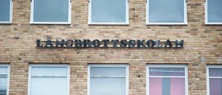 Utreder rivning av tom skola