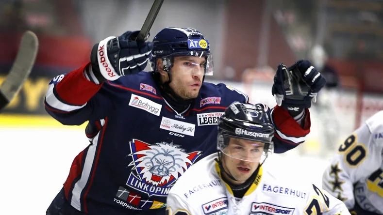 Förre LHC-stjärnan Mattias Sjögren riskerar att få sparken från sin ryska klubb.