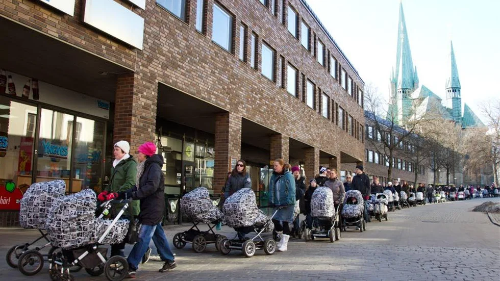 RFSU arrangerade under fredagen en Barnvagnsmarsch på Internationella kvinnodagen för att uppmärksamma mödradödligheten.