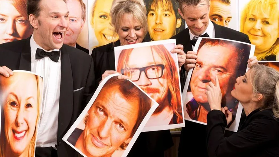 Anders Lundin, Sussie Eriksson, Ola Forssmed och Anna Carlsson filar på vilka Linköpingsprofiler de ska sätta tänderna i.