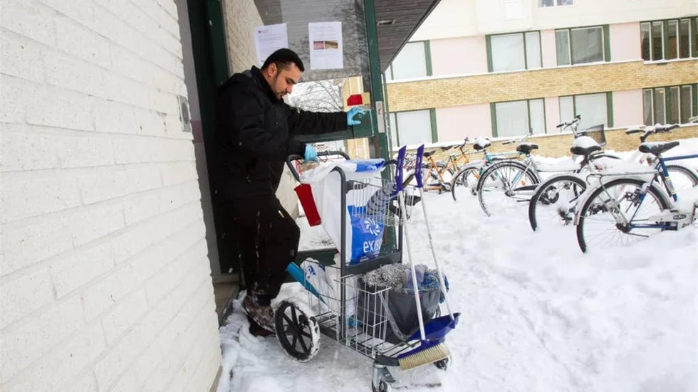 Nabel Ablahad kan inte längre arbeta delade turer. Värk i nacke och rygg kräver att han har en längre sammanhängande vila varje varje dag.