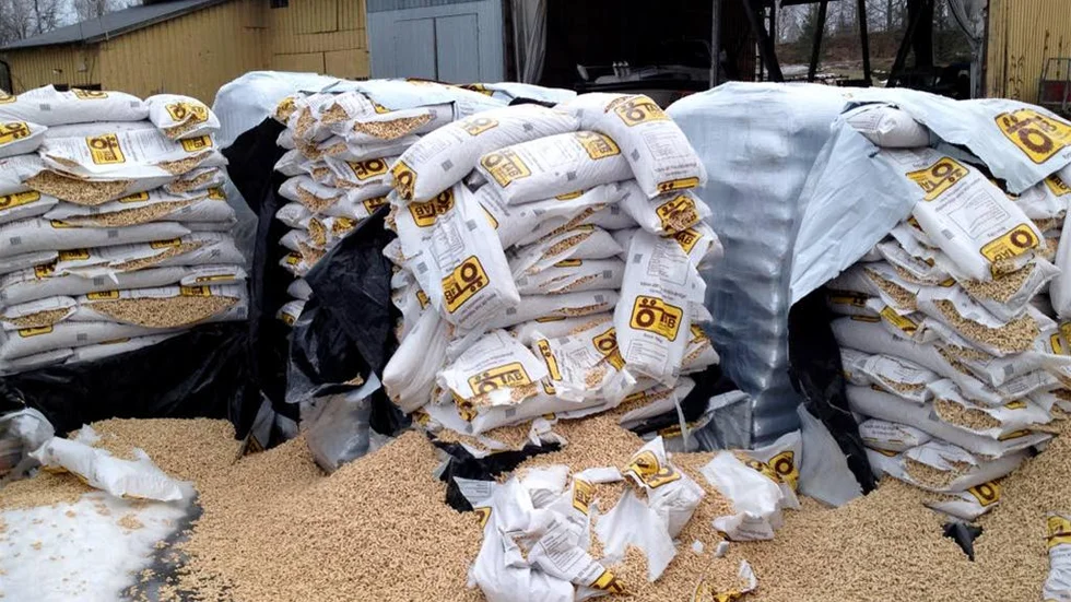 Pellets för 12 000 kronor förstördes.