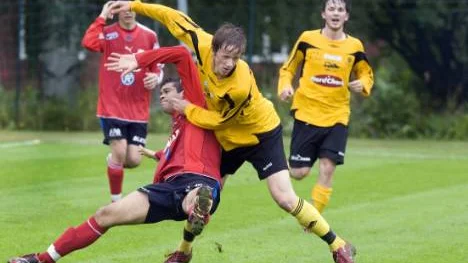 Det blev många täta och tuffa dueller mellan Notviken och Kiruna där Notviken avgick med seger 3-2. Foto: göran ström