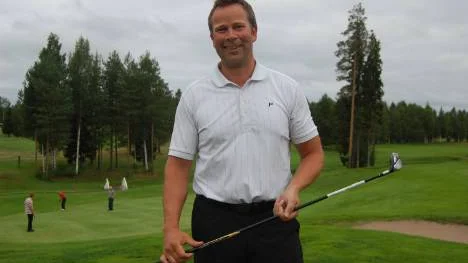 Pasi Mäkeläinen har bytt styrelserummet till golfbanan i Sävast. Luleå Golfklubbs förre vd vann Aktieslaget.