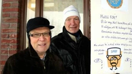 Eilert Wanhatalo och Nils Olov Lindh från Sveriges pensionärers riksförbund deltog vid demonstrationen mot Kiruna kommuns nedskärningar. FOTO: Alexander Linder