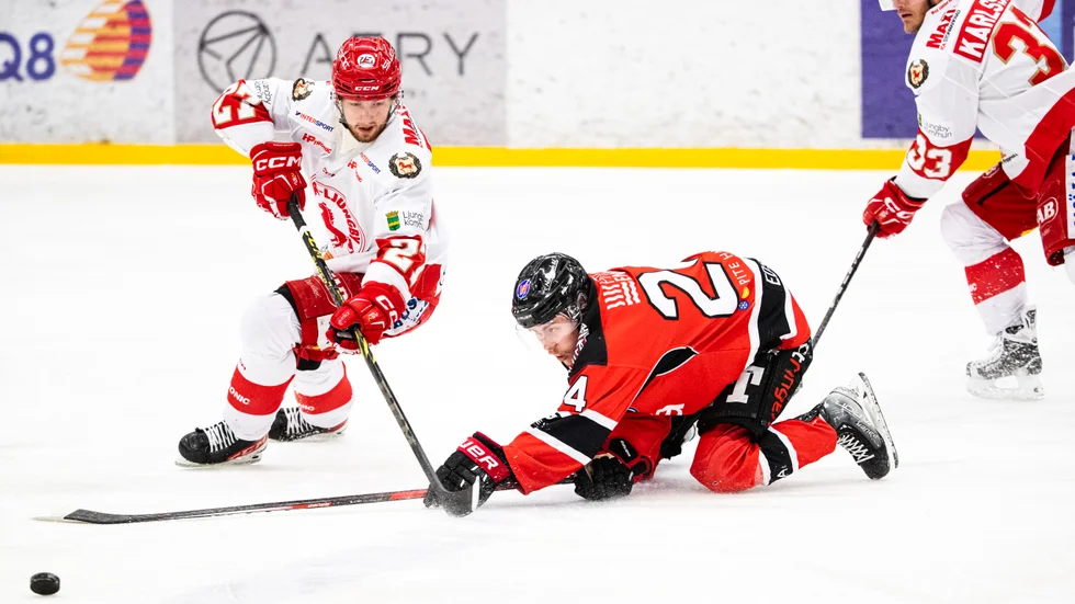 Piteå Hockeys Victor Edström fick flera tuffa smällar i senaste matchen mot Troja.