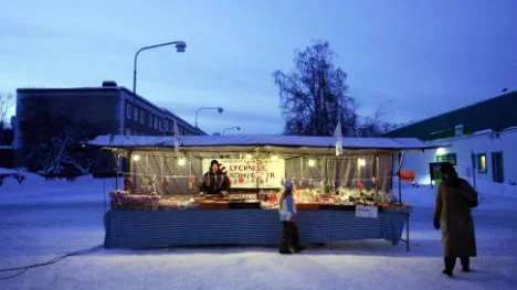 Vintermarknaden är ett välbesökt arrangemang i Jokkmokk. Men de senaste åren har besöksantalet sjunkit och nu satsar kommunen på att utveckla marknaden.FOTO: Göran Ström
