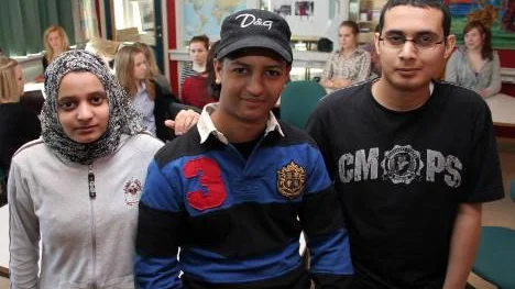 Syskonen Nazia, Mohamed och Mahmod Al-Ganadi fick nytt hopp om att få stanna i Råneå och Sverige efter Europadomstolens beslut att pröva utvisningen till Jemen.FOTO: Jan Bergsten