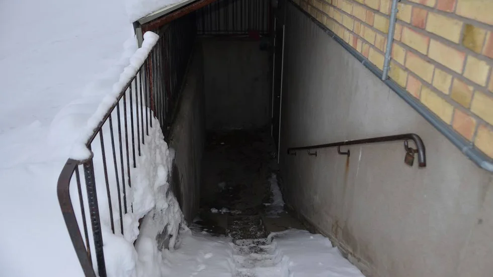 Bränder. I källarutrymmet till ett flerfamiljshus gjordes flera försök att anlägga bränder.