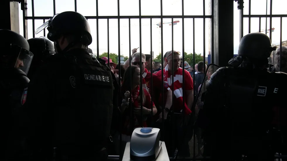 Herrarnas Champions League-final i fotboll mellan Real Madrid och Liverpool den 28 maj förra året sköts upp i nästan 40 minuter efter oroligheter utanför arenan Stade de France utanför Paris. Arkivbild.