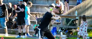 "Slå högt och skit i lyrorna"
